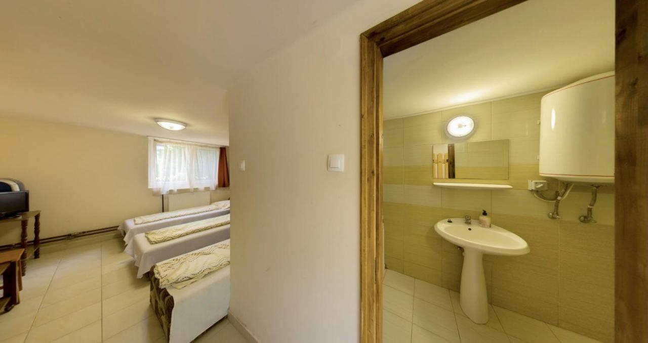 Strand Motel, Vigado Csarda Dombrad Экстерьер фото