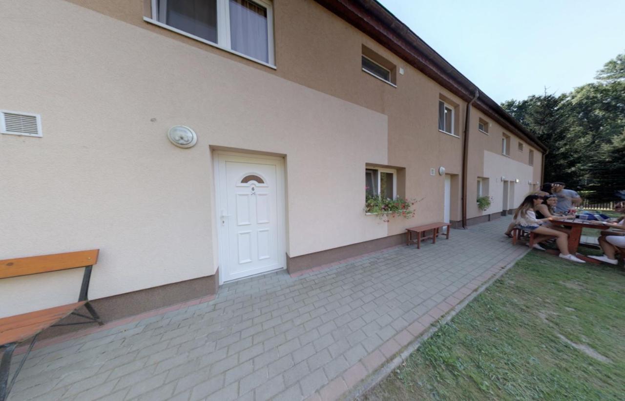 Strand Motel, Vigado Csarda Dombrad Экстерьер фото