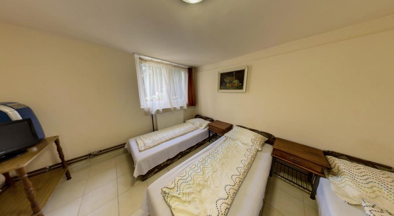 Strand Motel, Vigado Csarda Dombrad Экстерьер фото