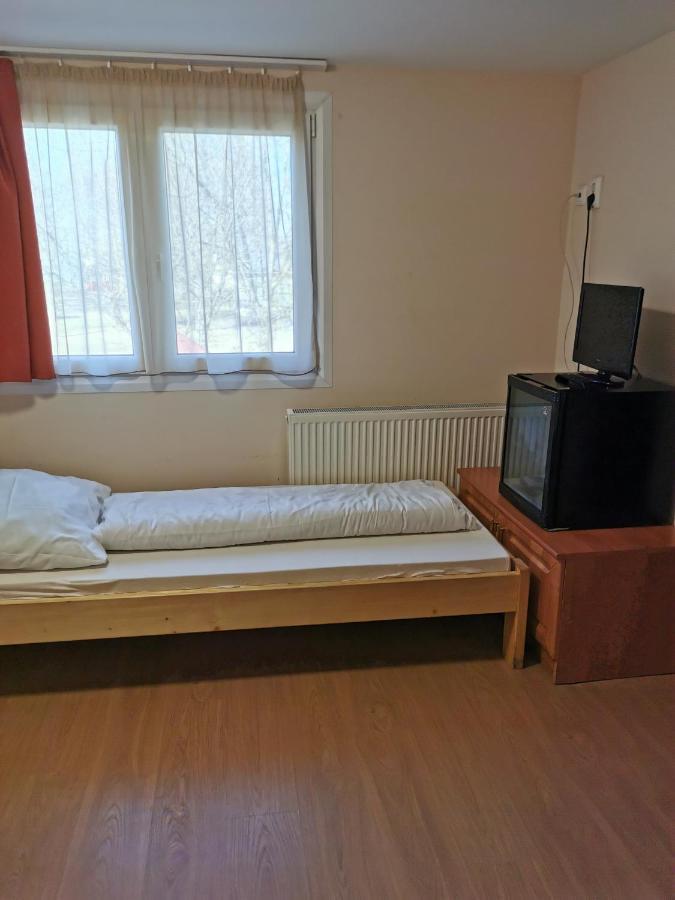 Strand Motel, Vigado Csarda Dombrad Экстерьер фото